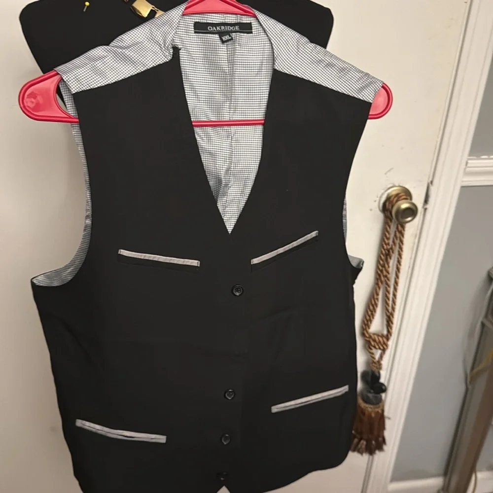 Vest - Picture 2 of 6